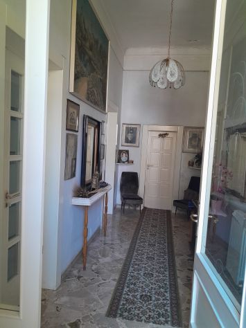 Splendida Villa Indipendente con Giardino, Terrazzo e Dependance – Venduta Arred - Foto 6