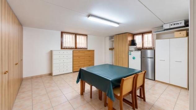 VILLETTA DI TESTA su più livelli con GIARDINO PRIVATO, TRE CAMERE DA LETTO e BOX AUTO - Foto 9