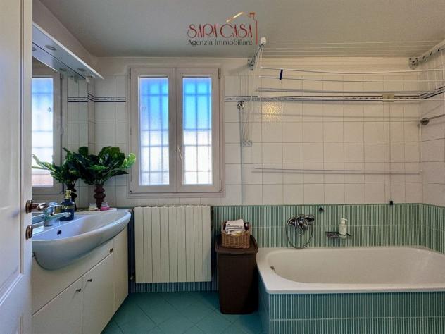 Casa bifamiliare con ampi servizi e corte esclusiva - Foto 7