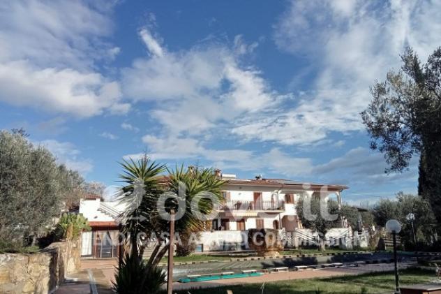 Villa di 220 m² con 5 locali in vendita a Viterbo