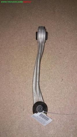 BRACCIO OSCILLANTE ANT. SUP. SOSP. ANT.S. AUDI A4 (8K) 4 porte  Meccanica  Assale  Sospensioni  Braccio oscillante (ant. AUDI - A4 4 porte - 01-11-200