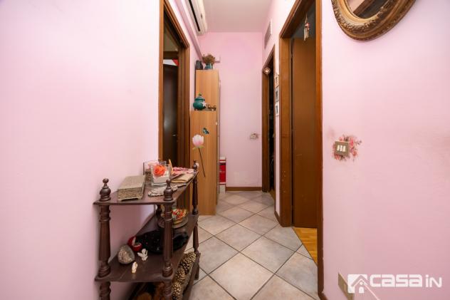In centro paese, in contesto tranquillo e poco distante da tutti i primari servizi, proponiamo in vendita esclusiva luminoso e caratteristico appartam - Foto 15
