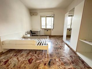 Stanza in appartamento in affitto a Caserta