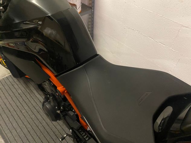 KTM 890 Duke R - Foto 8