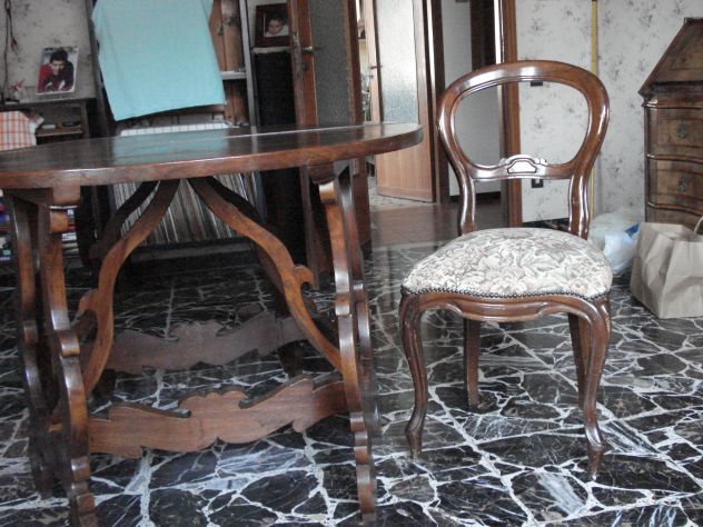 TAVOLO ANTICO IN NOCE MASSELLO GIA' RESTAURATO CON O SENZA 3 SEDIE. - Foto 2