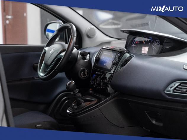 Lancia Ypsilon 1.0 Firefly Hybrid Gold Plus 70CV 5 Porte - Foto 17