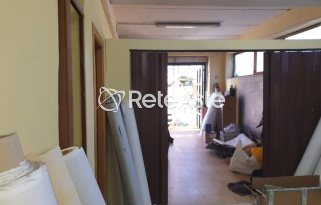 Locale ad uso artigianale nel "condominio elettra" - Foto 8