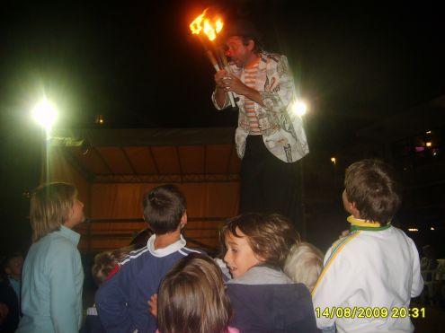 giocolieri artisti da strada trampolieri spettacolo fuoco 3478497587 - Foto 2