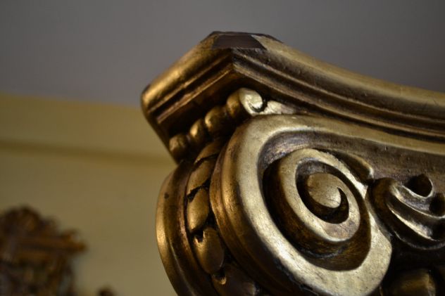 Coppia di colonne dorate alte 225 cm. con capitelli stile ionico - Foto 6