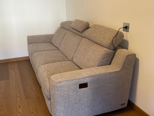 Divano 3 posti elettrico in tessuto moderno 253x100 cm - Ottime condizioni - Foto 7