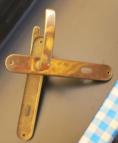MANIGLIA CON MOLLA PER PORTA INTERNA IN ALLUMINIO USATA - - Foto 3