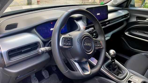 Jeep Avenger Altitude 1.2 100 CV | Navi | JBL - Foto 4