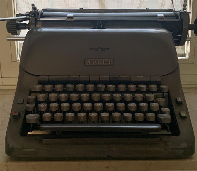 Macchina da Scrivere ADLER