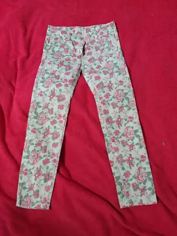 lotto pantaloni bambina 8 anni. 4 pantaloni 1 jaggy 1 Benetton 1 ido 1 deha Tutt - Foto 3