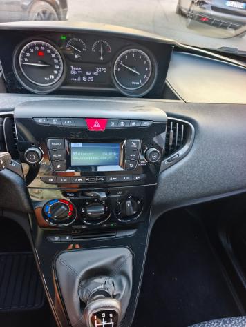 Lancia Ypsilon 1.2 69 CV 5 porte GPL Silver - Foto 10