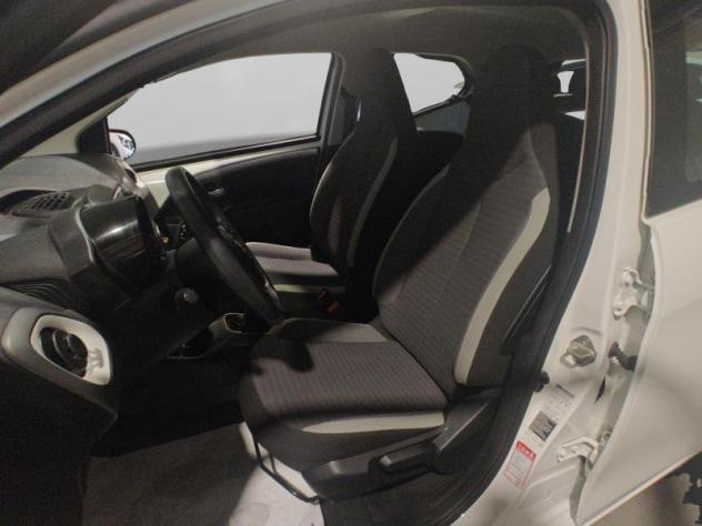 Toyota Aygo II 2018 5p 5p 1.0 x-play 72cv - Foto 8