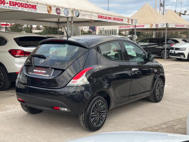 Lancia Ypsilon 1.0 FireFly 5 porte S&S Hybrid Silver - Foto 4