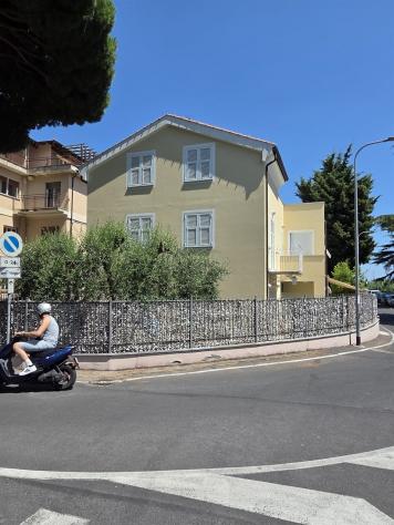 Loano a 200 metri dal mare in stabile di recente costruzione vendiamo Bilocale con terrazzo e box auto - Foto 3