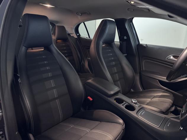 Mercedes-Benz GLA 200 d Automatic Sport - Foto 8