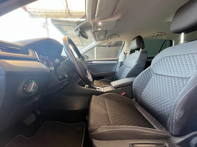 Škoda Superb Wagon 2.0 TDI EVO Executive 200 CV DSG - Foto 6