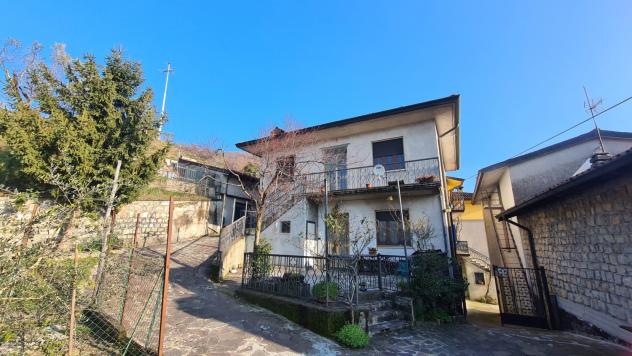 VILLA di 8 vani e di 160 mq (MONTE ISOLA) rif. 75450