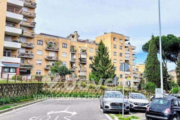 Appartamento di 130 m² con 4 locali e posto auto in vendita a Roma - Foto 2