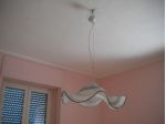 Lampadario a sospensione con coppa in vetro Murano decorato .
