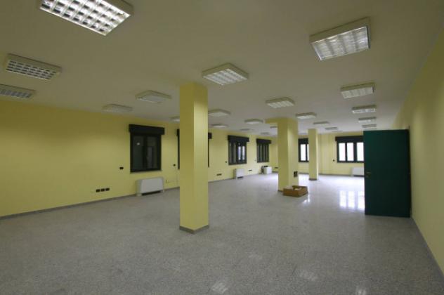 Immobile di 813 m² con 1 locale in affitto a Pero - Foto 8