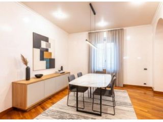 Appartamento di 190 m² con 5 locali in affitto a Milano