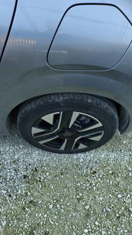 Peugeot 208 1.2 PureTech 100 Allure 2025 USATO - Foto 3