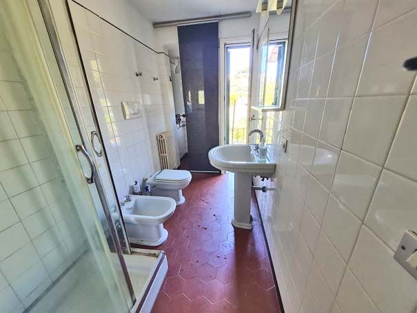 Ampia vista mare, appartamentino su 3 livelli con ampio terreno e parcheggio - Foto 8