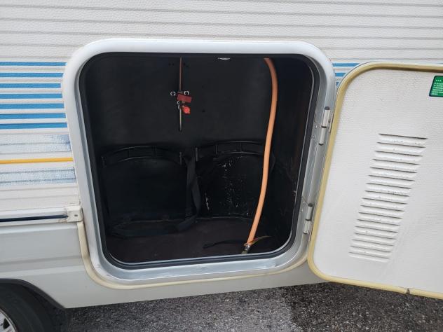 CAMPER ELNAGH FORD MANSARDATO LETTI CASTELLO FOTOVOLTAICO 6 POSTI GENERALI USATO - Foto 6