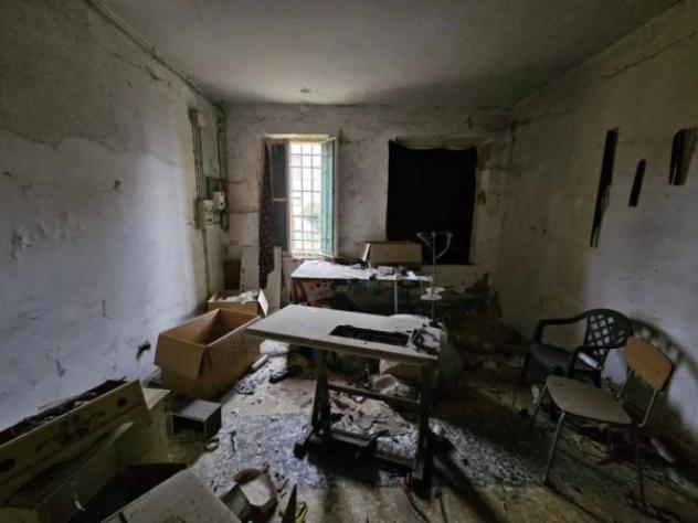 Immobile in asta di 229 m² con più di 5 locali e box auto in vendita a Quistello - Foto 5