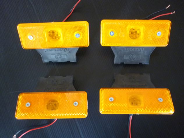 Fanali 4 LED Ambra Laterali 12/24v Supporto PVC