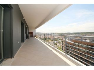 Attico mq. 180 5 camere doppie con terrazzo di mq.140 ideale per imprese edili