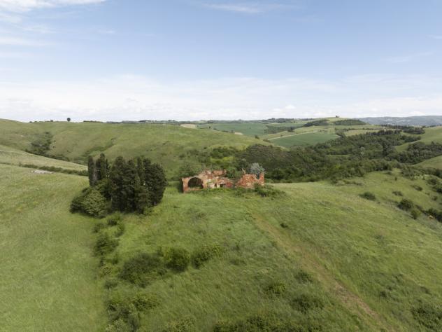 COLONICA di 13 vani e di 640 mq (PECCIOLI) rif. L 250