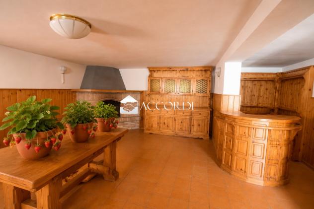 CASA INDIPENDENTE di 9 vani e di 209 mq (MONTEBELLUNA) rif. PE16 - Foto 2