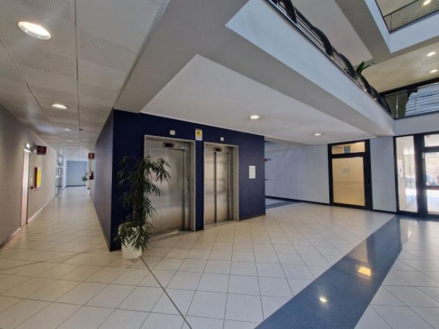 Immobile di 345 m² con più di 5 locali in affitto a Pero - Foto 4