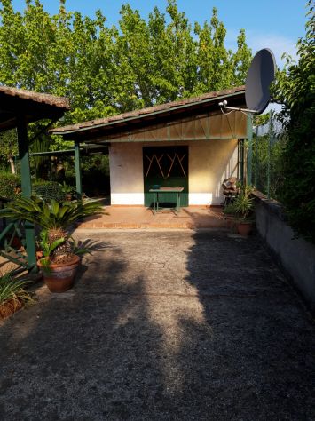 Compendio indipendente con fabbricati e terreno - Foto 2