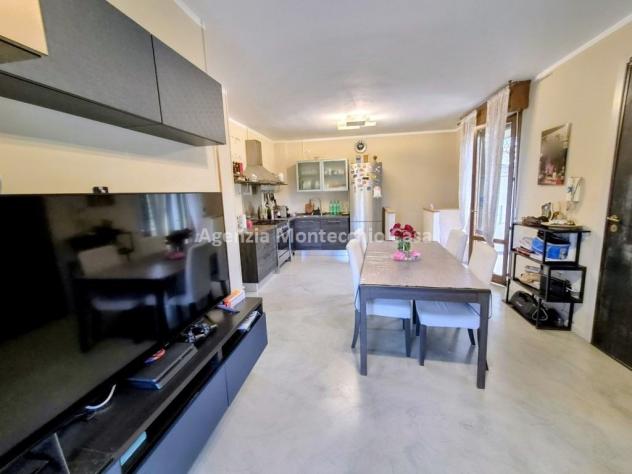 CASA CON GIARDINO NEL CUORE DEL PAESE – COMFORT, SPAZI E TUTTI I SERVIZI A PORTATA DI MANO - Foto 18
