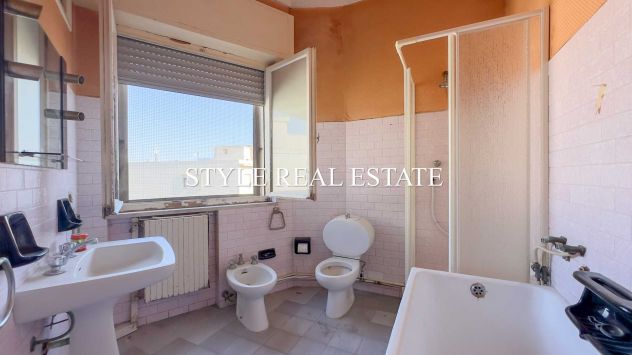 Attico con terrazza perimetrale e vista mare - Foto 9