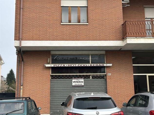 locale commerciale con canna fumaria
