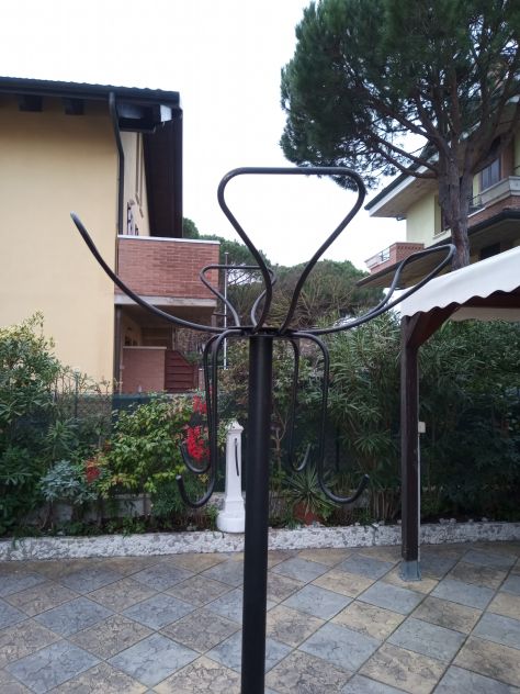 APPENDI ABITI CON PORTA OMBRELLI - Foto 4