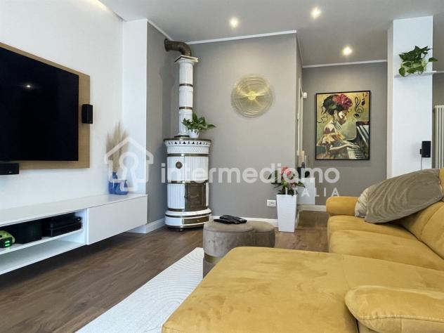 ELEGANTE QUADRILOCALE COMPLETAMENTE RISTRUTTURATO CON TERRAZZO - Foto 6