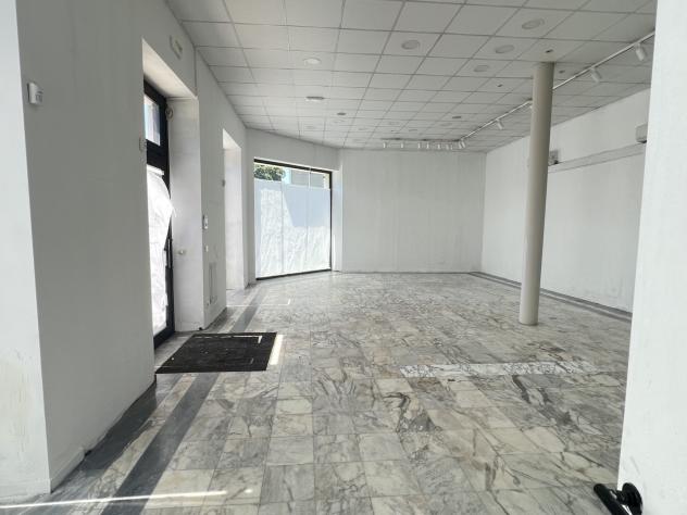 Oltre 3 vetrine in affitto a Carrara - Foto 12