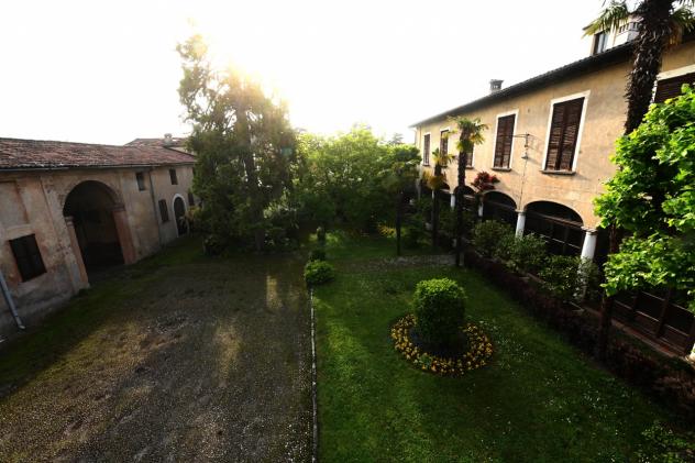 CASALE di 30 vani e di 2100 mq (CASTEGNATO) rif. SFSPCST