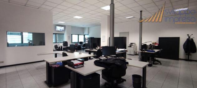 IMMOBILE DI RAPPRESENTANZA CON AMPIO TERRENO - Foto 7