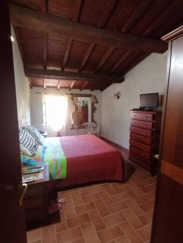 In una frazione del comune di Castell'Azzara, più precisamente a Selvena, dove sono presenti i servizi di prima necessità; , vendiamo appartamento su - Foto 20