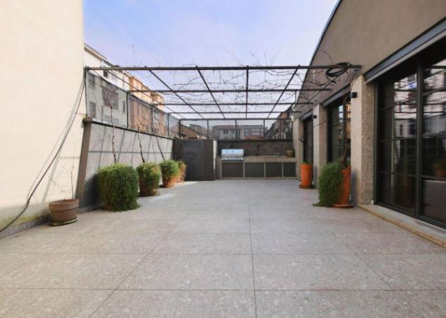 Appartamento di 240 m² con 5 locali in vendita a Milano