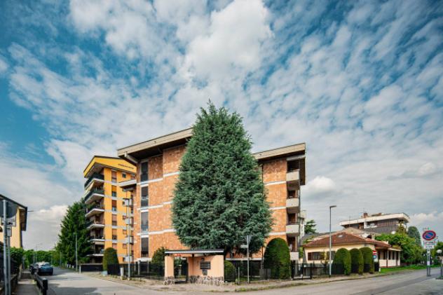 Appartamento di 112 m² con 3 locali e box auto in vendita a Rho